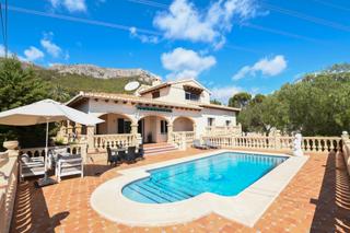 Chalet  Partida les cucarres. Bonito y elegante villa con vistas al mar