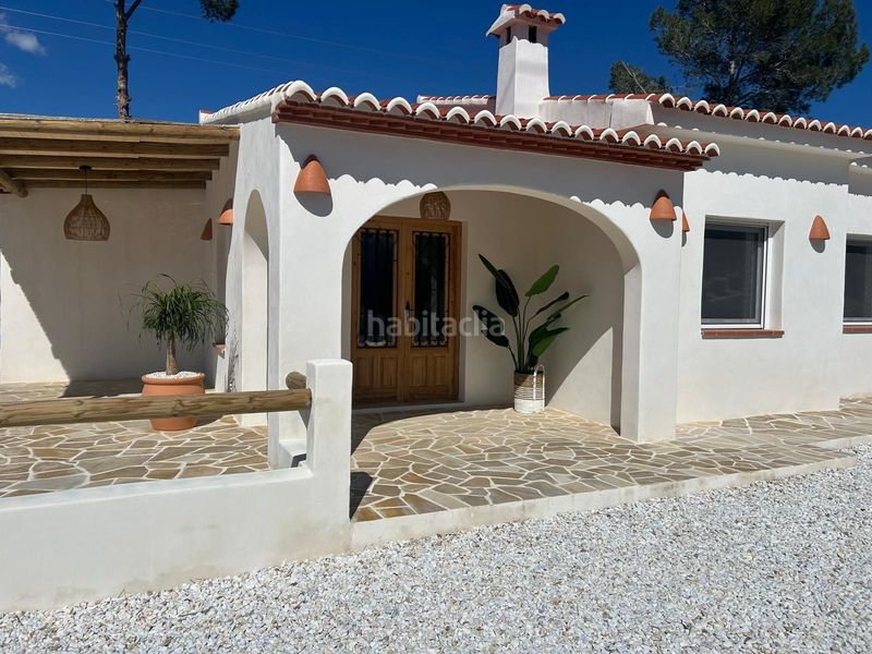 Foto 0b9541fc-4a4e-4777-942e-acbbba897b3e. Casa amb piscina a La Empedrola Calp