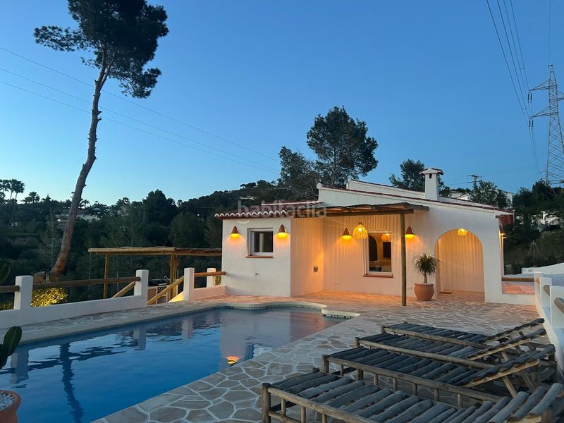 Foto bbfb5e7e-8a1a-4fe7-9b30-48478632ecd8. Casa amb piscina a La Empedrola Calp