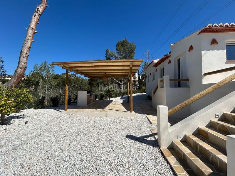 Foto c542cb03-d9e8-4972-ab24-f94ab0420e3e. Casa amb piscina a La Empedrola Calp