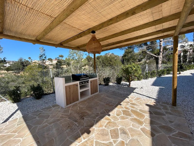 Foto d8c081b2-8dd8-42b6-b967-48933c7c074a. Casa amb piscina a La Empedrola Calp
