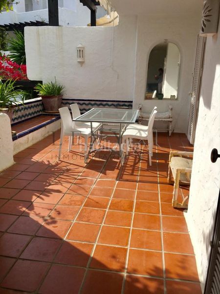 Foto 1084cb32-eeae-4721-a850-1625e19fcbbc. Apartament amb calefacció aparcament piscina a Puente Romano Marbella