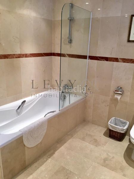 Foto 1a75a9d0-2957-43e7-a697-b1a02696d7e2. Apartament amb calefacció aparcament piscina a Puente Romano Marbella