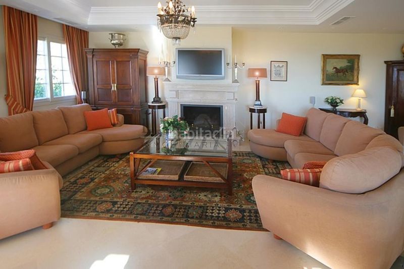 Foto df5ed2d9-0b58-4a1c-b759-3e0e3be153d6. Chalet en Puerto Banús Marbella