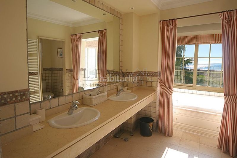 Foto 7bbef903-57af-483d-a9af-76e9ad9c0241. Xalet amb calefacció aparcament piscina a Puerto Banús Marbella