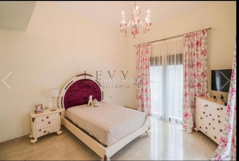 Foto 924093ce-e3b8-4a70-81bd-4bdeb85a1d1c. Casa amb calefacció aparcament a Puerto Banús Marbella