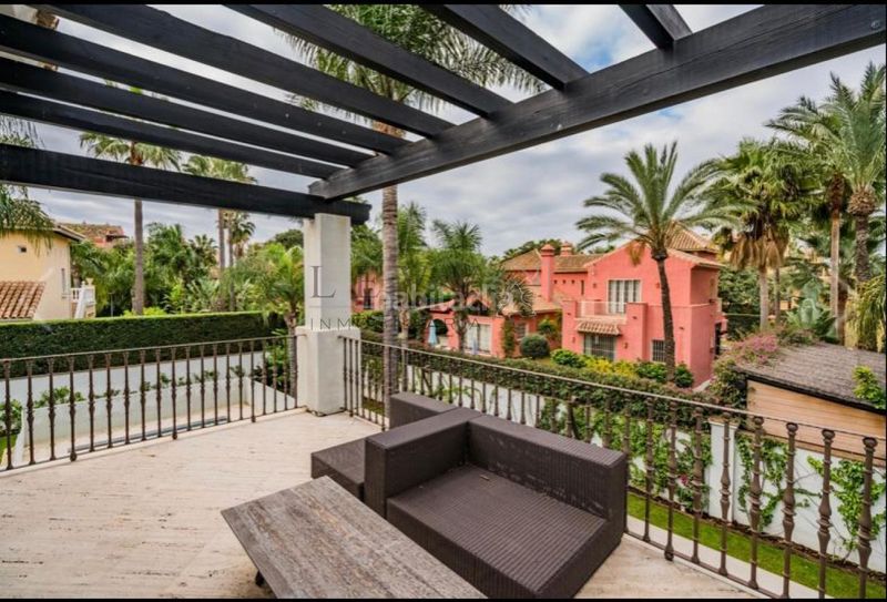 Foto e1a41a3d-d679-4d1a-b063-584729667bc0. Casa amb calefacció aparcament a Puerto Banús Marbella