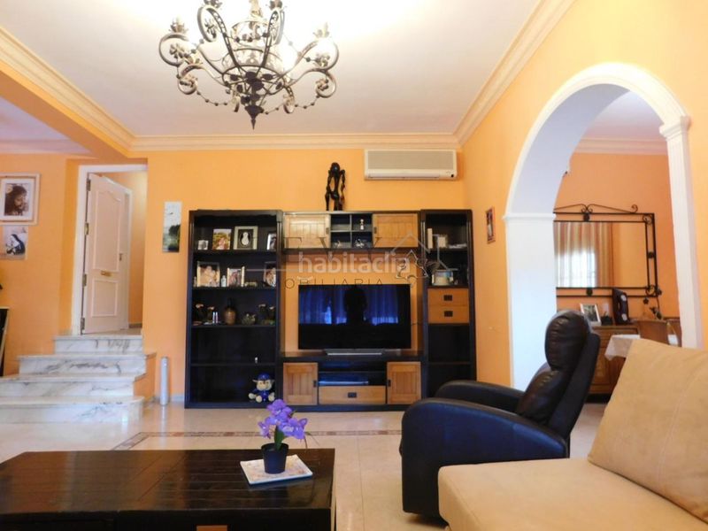 Foto 05553a15-a47e-4157-916f-24135059d321. Casa amb calefacció aparcament a El Atabal Málaga
