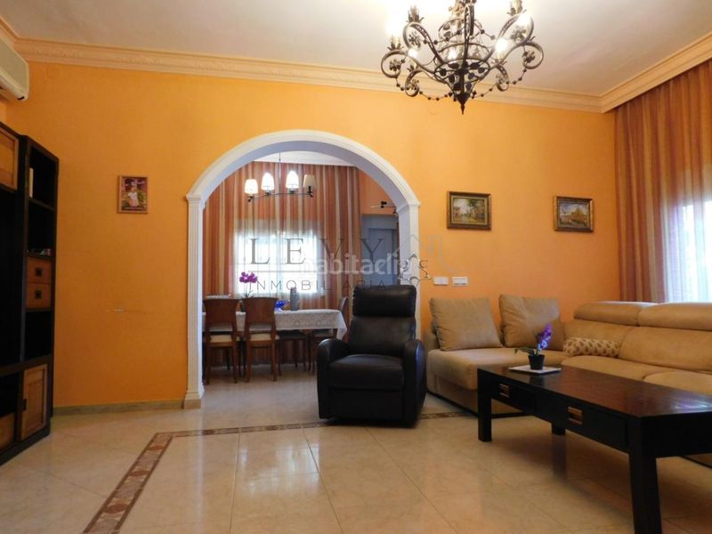 Foto 1baf2268-391b-4334-a6b2-a3e62b310dd4. Casa amb calefacció aparcament a El Atabal Málaga