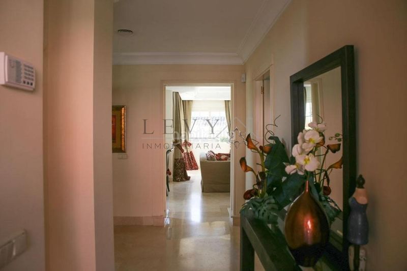 Foto 94ceff86-e738-4247-ad2c-b676b784407e. Casa en Puerto Banús Marbella