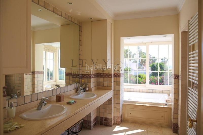 Foto b7fd698b-fc40-439e-8e60-a4e829c5747d. Casa en Puerto Banús Marbella