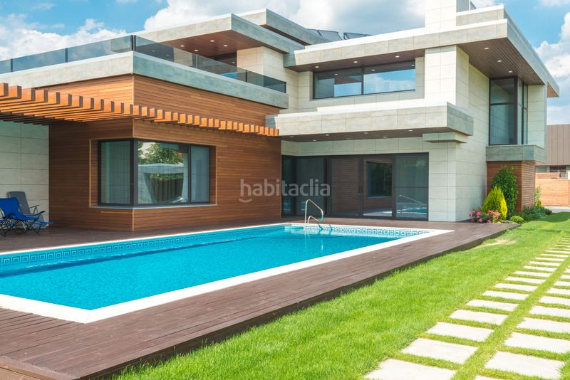 Foto 240e6afe-f4ff-4324-b08d-bba5652c7498. Casa amb calefacció aparcament piscina a Castellarnau Sabadell