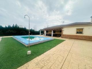 Masia a El Higuerón. Preciosa parcela con gran casa con piscina en majaneque