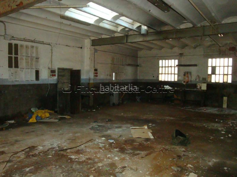 Foto f5206a09-0d6e-4b8f-b7c1-7894a417fcdf. Fabrikhalle in Gràcia Sabadell