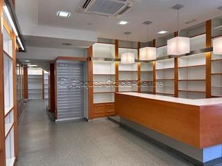 Location Local commercial  Calle sant pere de. Local en alquiler en zona prime de sabadell