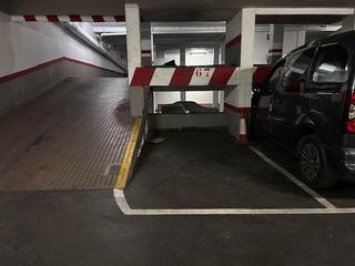 Lloguer Aparcament cotxe  Carrer carrer de sant llorenç. Plaza de parking en alquiler en el centro