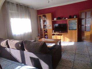 Rent Flat  Passatge de ribatallada. Alquiler de piso en creu alta. segunda planta sin ascensor.
