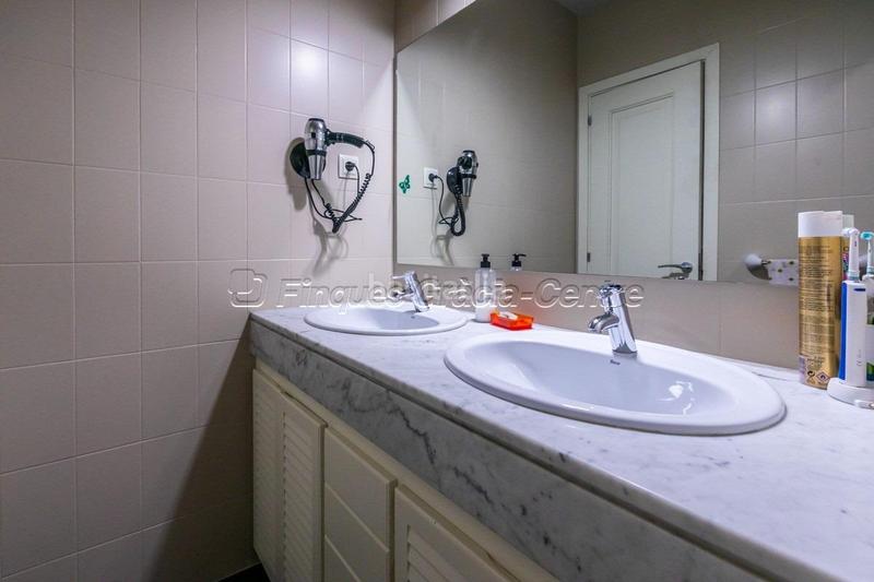 Foto 9a9adc22-1b1d-4f29-9fda-2cfb8baac8c4. Maison avec chauffage parking dans Centre Sabadell