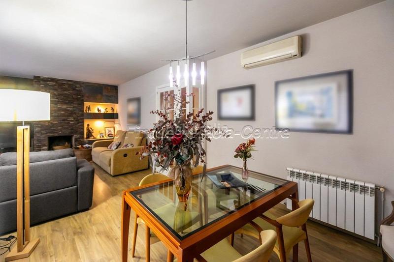 Foto f48d3e08-d138-4837-ac9e-d62facdfcb65. Maison avec chauffage parking dans Centre Sabadell