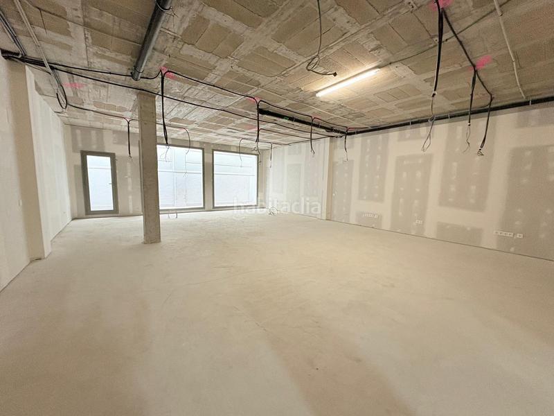 Foto 95cd21ea-46f9-4e75-b6b0-329179dd8fc4. Alquiler local comercial en carrer carrer rambla 111 en Sabadell