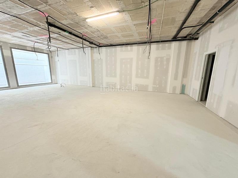 Foto f61061fa-c917-41b9-94dc-cb3b61a7d092. Alquiler local comercial en carrer carrer rambla 111 en Sabadell