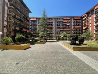 Piso en Creu Alta. Gran oportunidad bajos con balcón y parking en venta en la creu