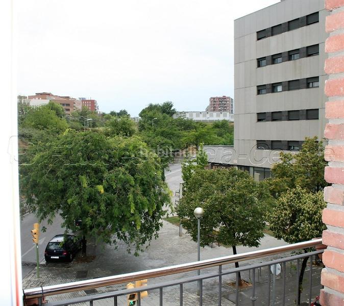 Foto 04b19c4b-58c3-46ef-8b5c-a17b6c282edc. Alquiler casa  en primera planta seminueva en can llong cerca club natació en Sabadell