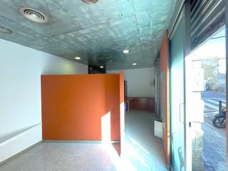 Local Comercial  Carrer de paco mutlló. Local en venta a la creu alta ideal. despatx  consulta  oficina.