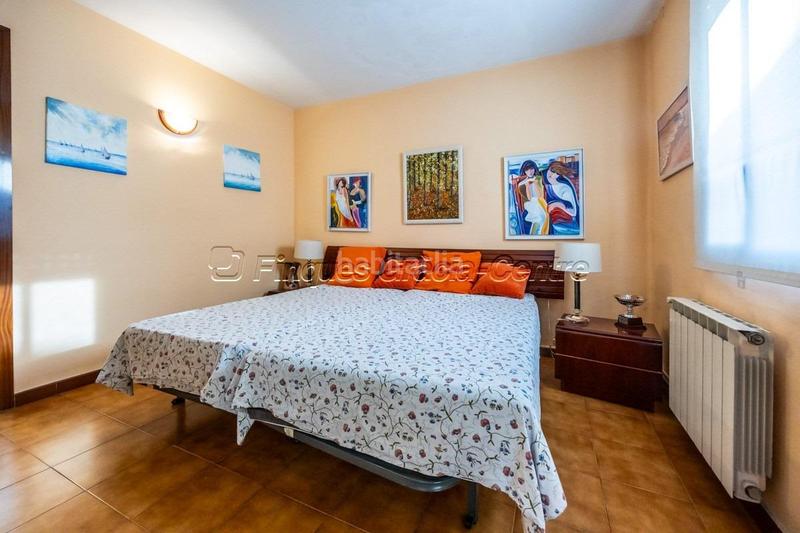 Foto 44b0f930-70a2-48cd-b09a-190476c18911. Haus mit heizung in Centre Sabadell