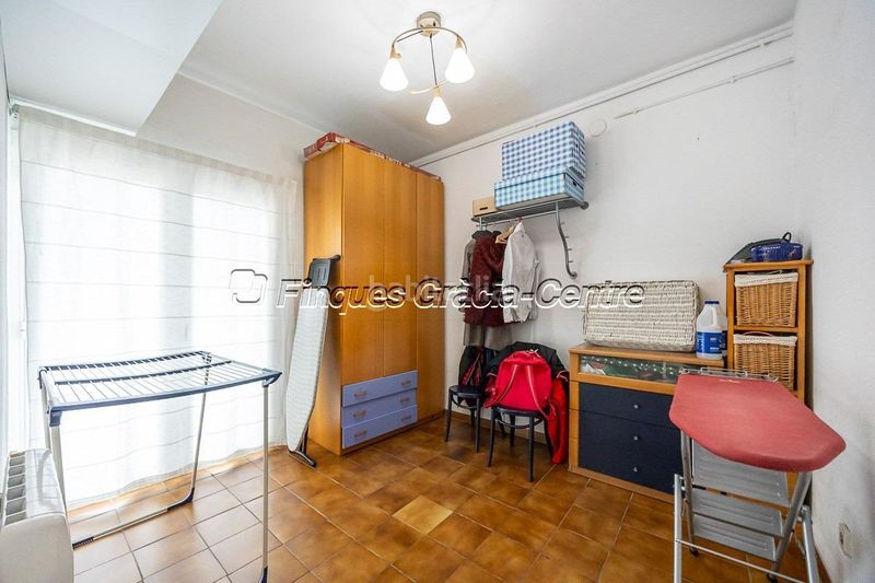 Foto 0228a299-7e85-4b96-a687-b02582f2837c. Casa aparellada amb aparcament a Centre Sabadell