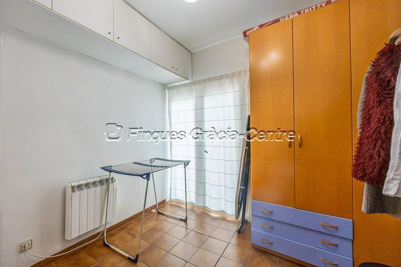 Foto 27be452b-9547-40eb-8be6-c7ce7dd6190f. Casa aparellada amb aparcament a Centre Sabadell