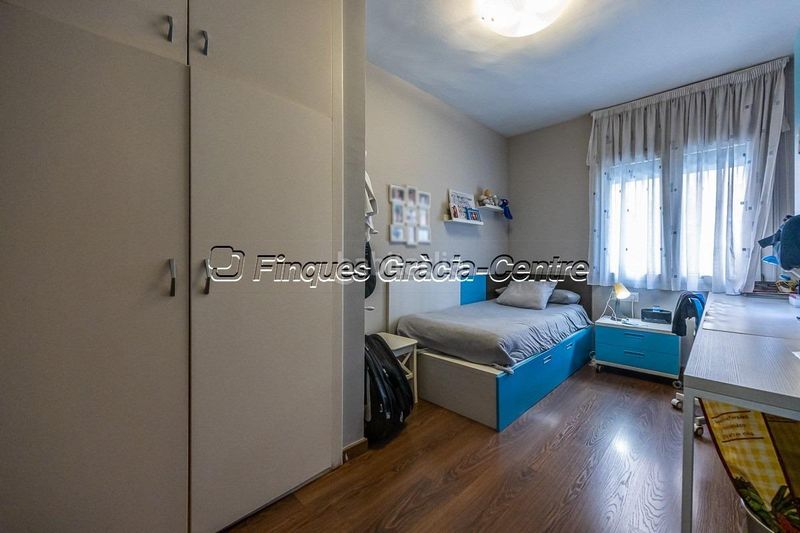 Foto 3eeed452-b130-4e7d-9998-93bb85e6333d. Casa aparellada amb aparcament a Centre Sabadell