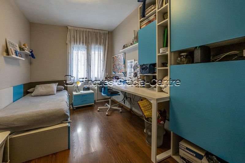 Foto 608847f0-211a-4c4f-b746-5f57373aaa7a. Casa aparellada amb aparcament a Centre Sabadell