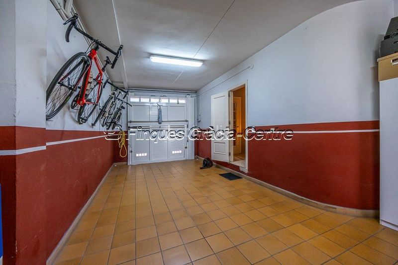 Foto 6669ed07-5835-4d4d-8996-b36ebdb402c4. Casa aparellada amb aparcament a Centre Sabadell