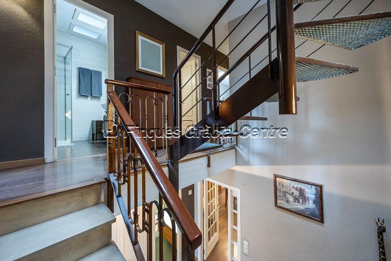 Foto 6d17f0cc-7c4c-4de0-ba19-1aededb9421c. Casa aparellada amb aparcament a Centre Sabadell