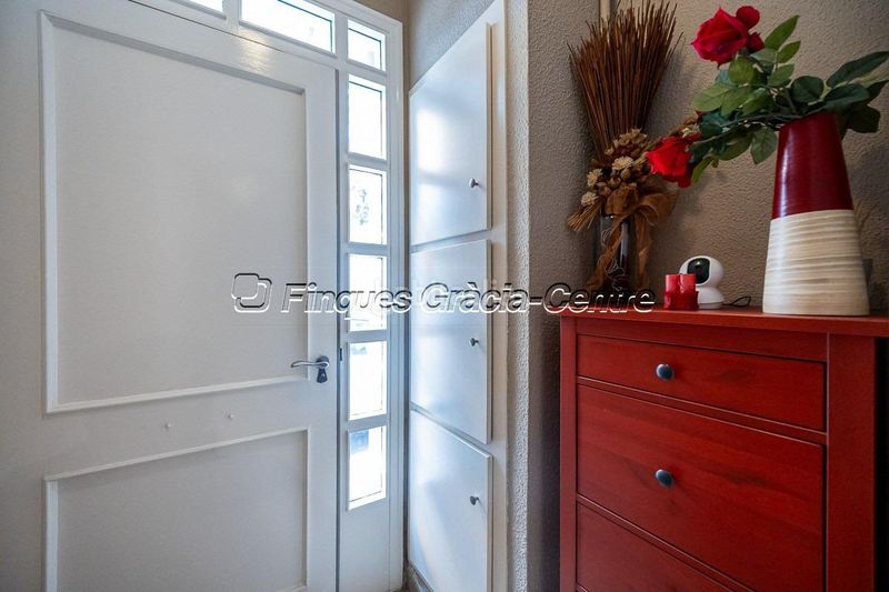 Foto abc63723-5649-4efc-90d9-a5ca5c302f50. Casa aparellada amb aparcament a Centre Sabadell