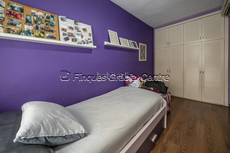 Foto bce78398-6e54-489b-ad3d-fd8765bd82fa. Casa aparellada amb aparcament a Centre Sabadell