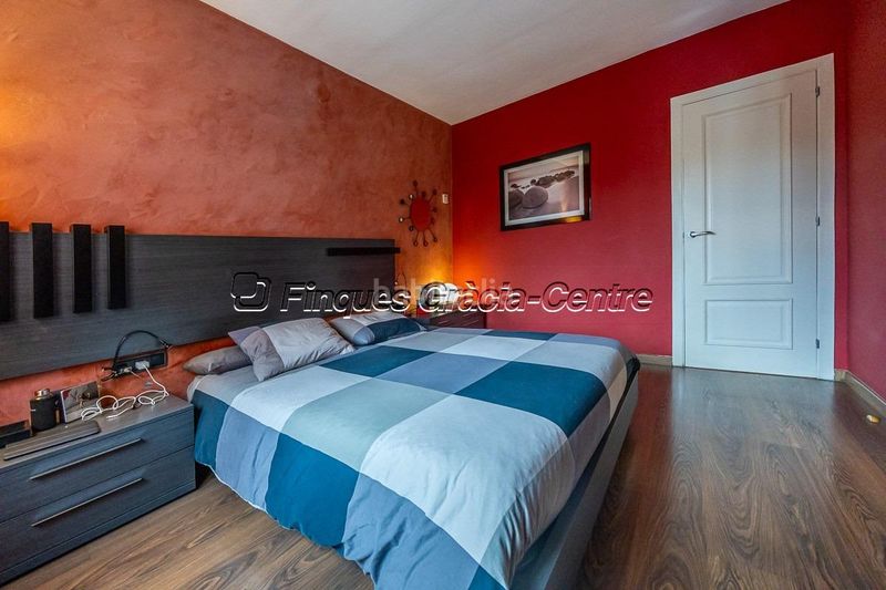 Foto d6da844a-c4a0-4ace-9e36-008982f1937b. Casa aparellada amb aparcament a Centre Sabadell