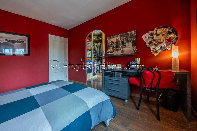 Foto d7d1f6ca-76f9-49dd-b413-e6c2d27913f6. Casa aparellada amb aparcament a Centre Sabadell