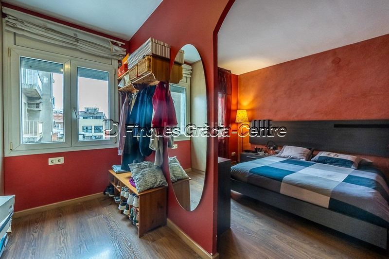 Foto db0533d3-cc70-4add-a130-154df82290d2. Casa aparellada amb aparcament a Centre Sabadell