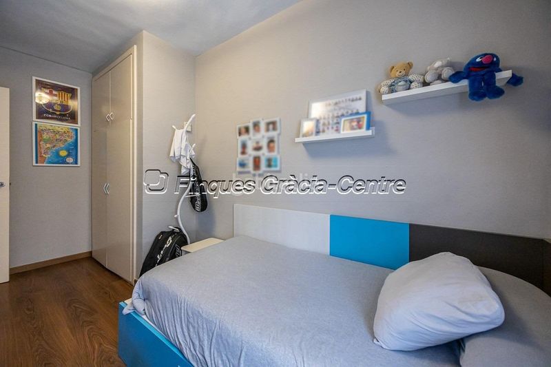 Foto e7afd828-e718-4541-8ce2-a1c13e46a508. Casa aparellada amb aparcament a Centre Sabadell