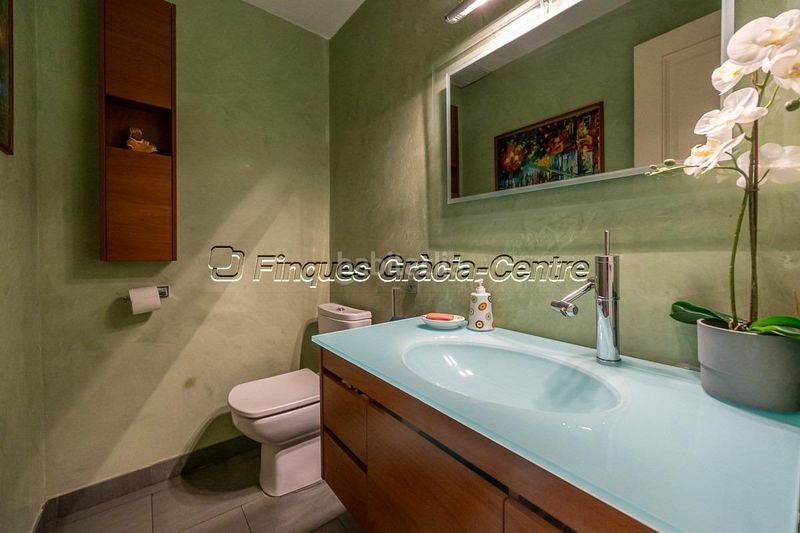 Foto ea433d13-4aa5-4319-a16b-4141ca2c7ef0. Casa aparellada amb aparcament a Centre Sabadell