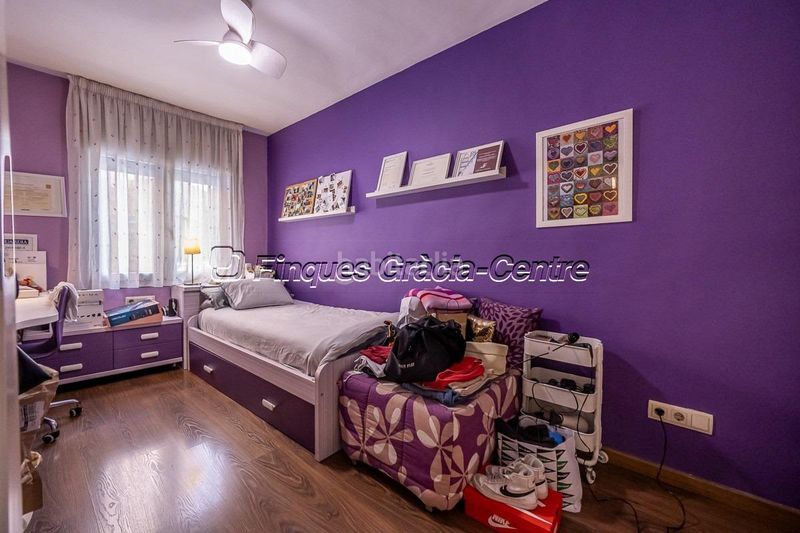 Foto f6fad287-a336-4b57-b2d8-d226cba48708. Casa aparellada amb aparcament a Centre Sabadell