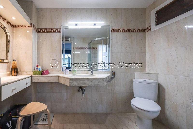 Foto fbe5f5b7-01bc-4ad3-b7bb-5ddb67aaafb1. Casa  en venta en el centro en Centre Sabadell