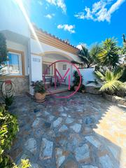 Casa adossada  Avenida del boticari. Adosado con apartamento independiente a 400 m de la playa