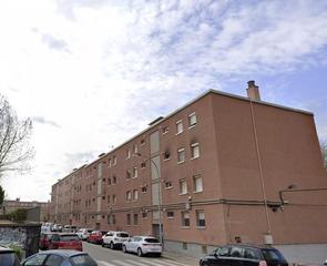 Pis  Calle vint-i-cinc de setembre. Piso en rubi