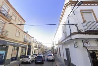 Casa  Calle anibal gonzalez. Vivienda en dos hermanas