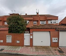 Casa aparellada  Calle villas las. Vivienda en illescas
