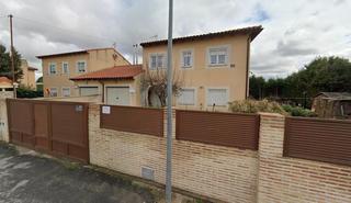 Xalet  Calle del cedro. Vivienda en ugena