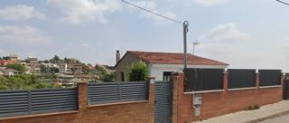 Xalet  Carrer agudes de les. Vivienda en rubi